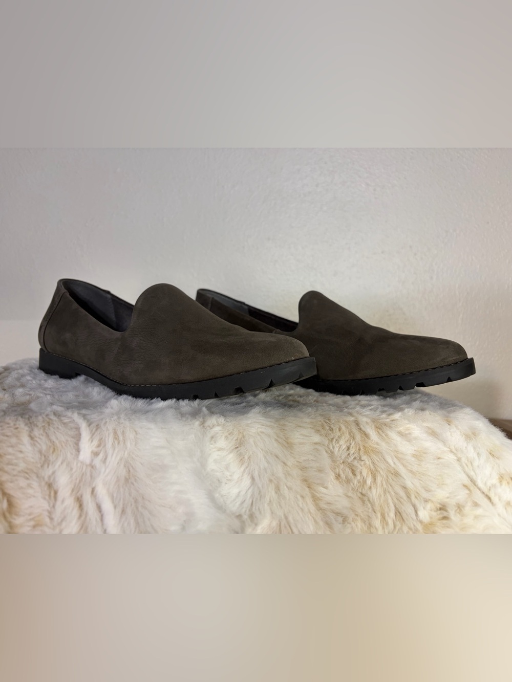NIB Women’s Gray Cambrie8 Nubuck Slip-On Loafers. Size 9.